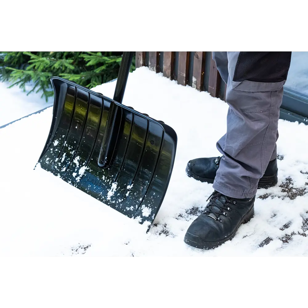 FISKARS SNOWXPERT. Обзор инструментов для уборки снега с автомобиля и вокруг дома