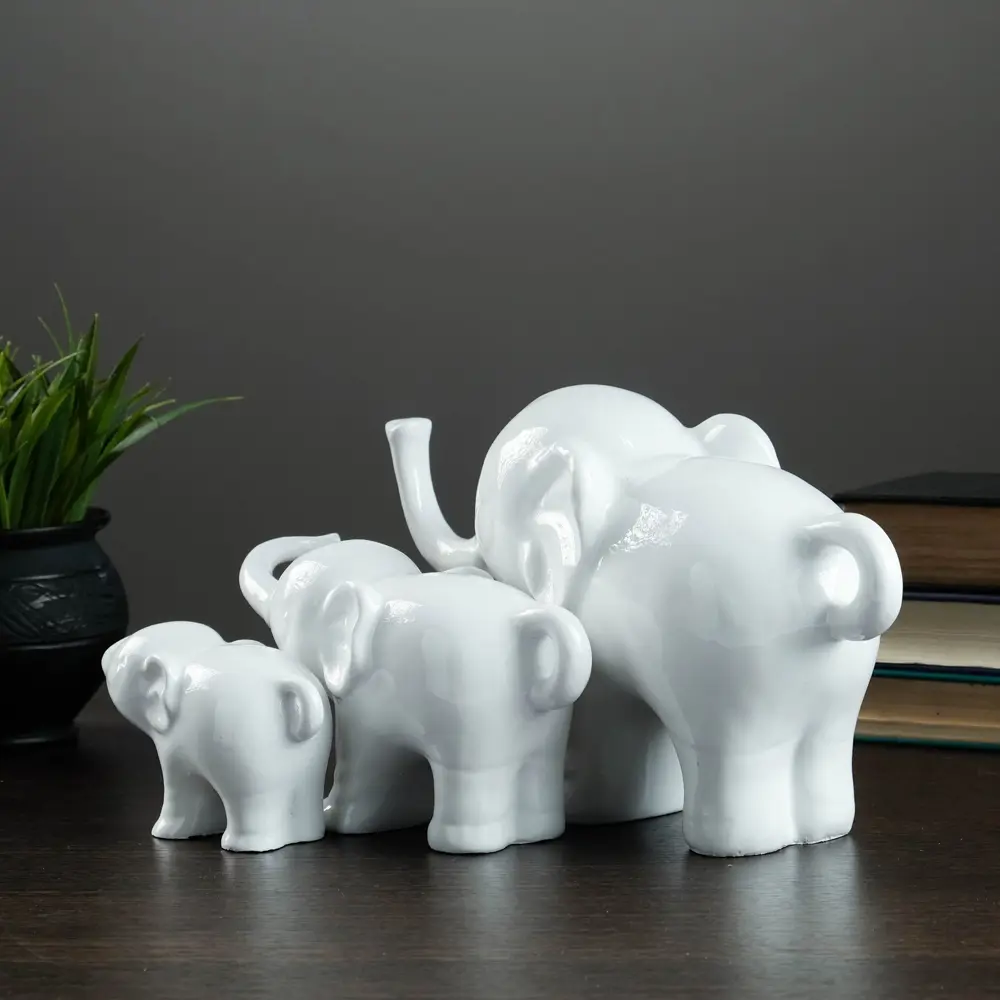 Набор слоников. Набор статуэток слонов. Семья слонов статуэтки. Белый слон статуэтка. Слоник из керамики.