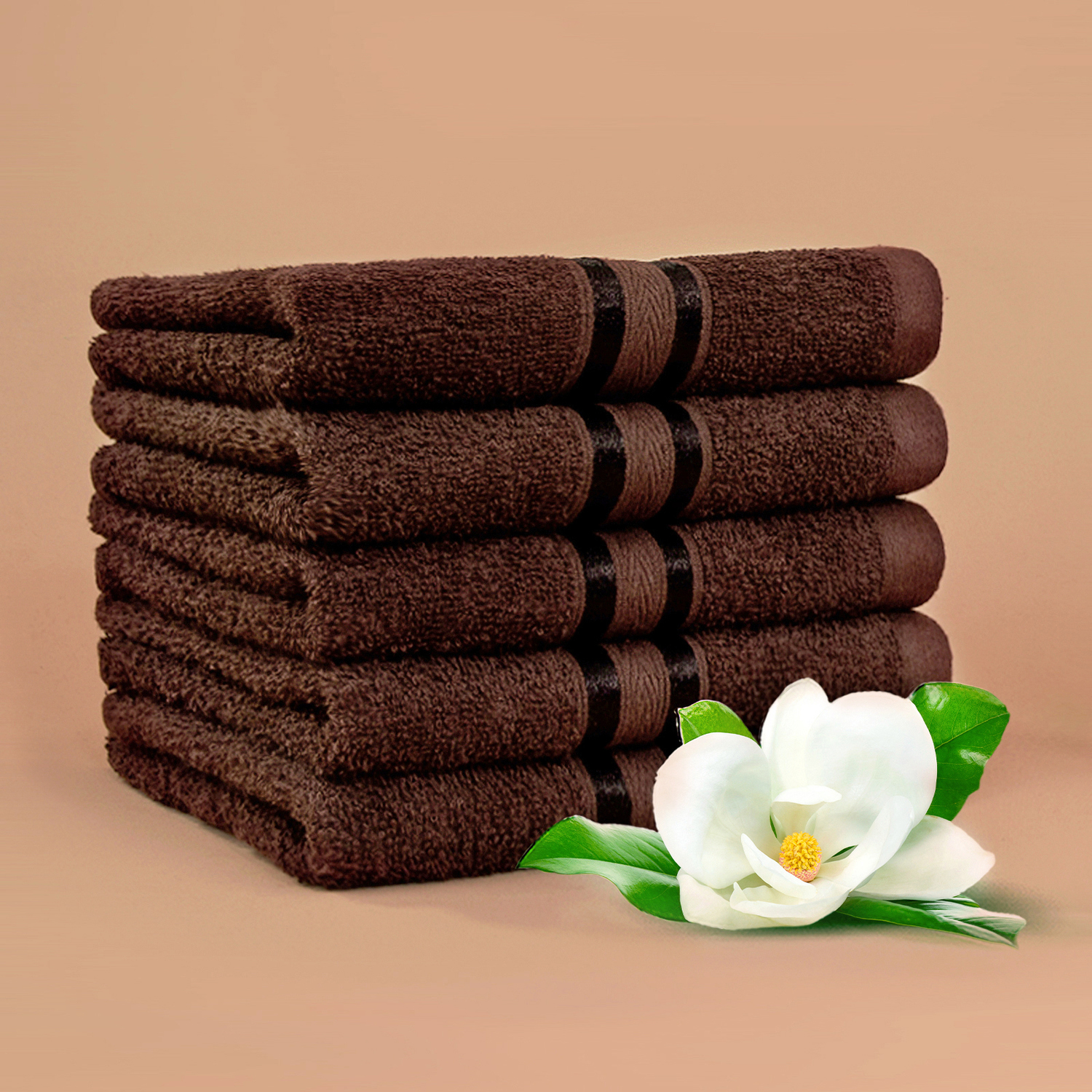 Коричневое полотенце. Стопка коричневых полотенец. Набор полотенец коричневого цвета. Полотенце (светло-коричневый).