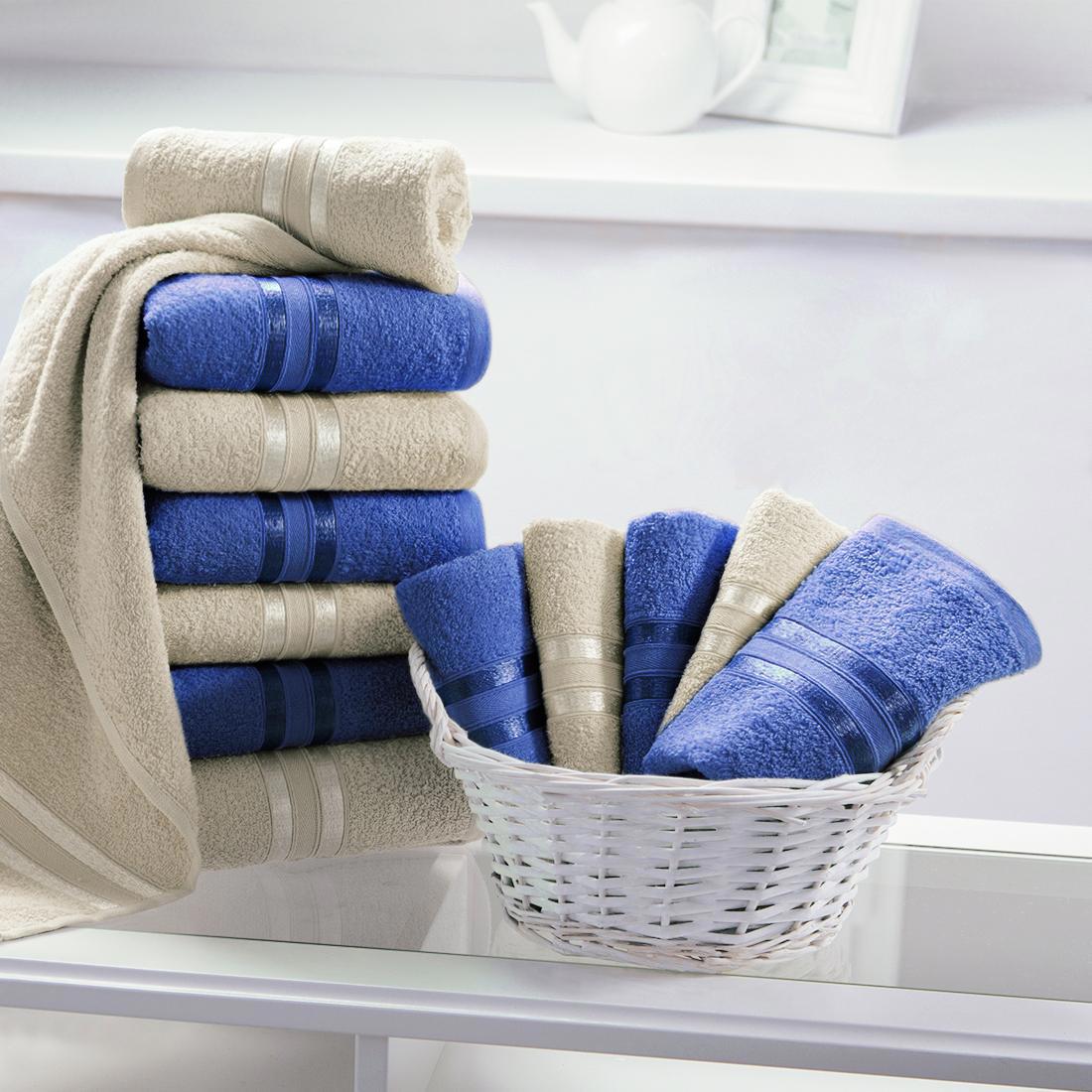 Наличие полотенец. Текстиль для ванной комнаты. Полотенца в ванной. Полотенца в интерьере. Стопка полотенец.