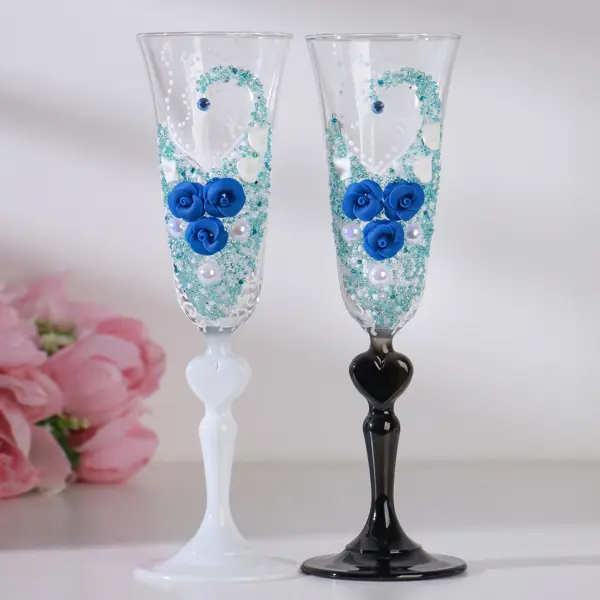 Свадебные бокалы для шампанского декорированные бисером
