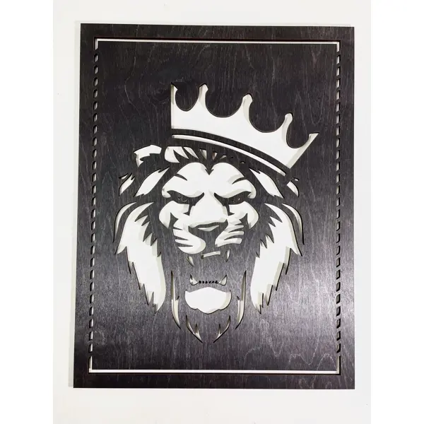 Лев на черном фоне с короной картинка