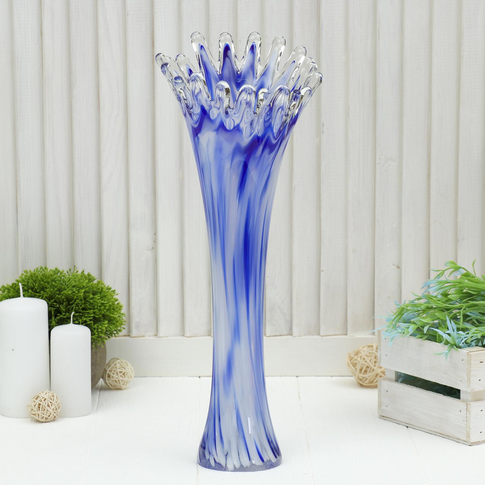 голубая ваза в интерьере