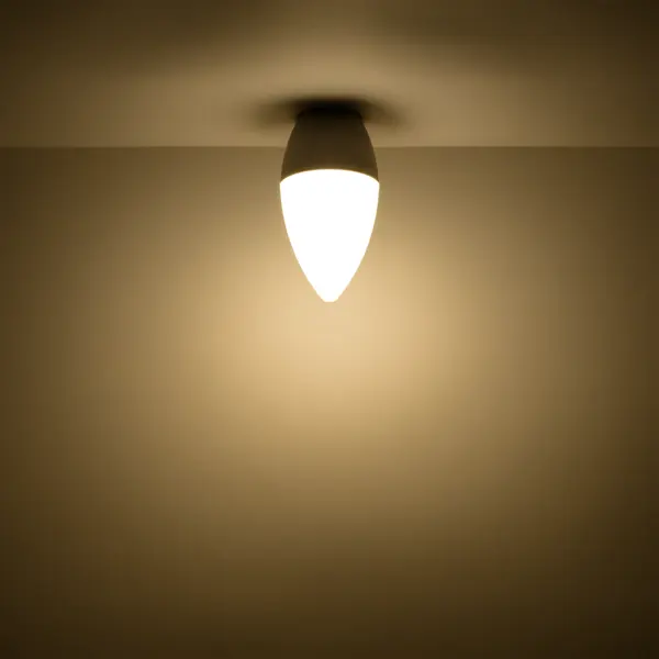 фото Лампа светодиодная gauss e14 170-240 в 7.5 вт свеча матовая 600 лм, теплый белый свет