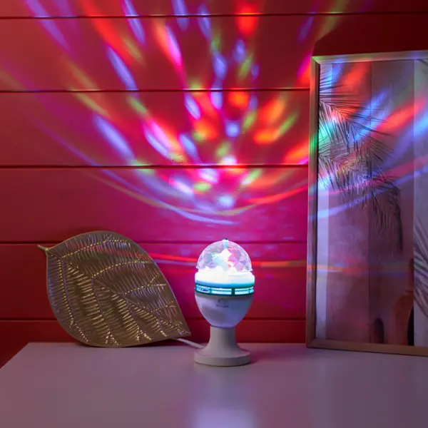 Диско-лампа светодиодная на подставке, мультисвет, цвет белый диско светильник tdm