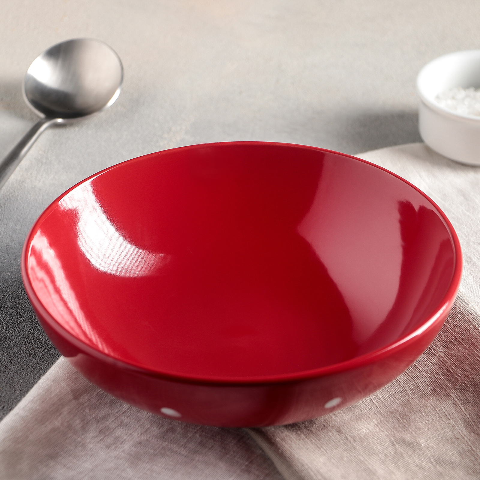 Тарелки красного цвета. Тарелка суповая Доляна «зелёный горох». Тарелка суповая красная. Красная глубокая тарелка. Красная керамическая тарелка.