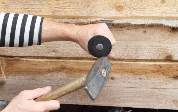 Чем и как заделать трещины в брусе снаружи дома – советы по  самостоятельному ремонту от Леруа Мерлен