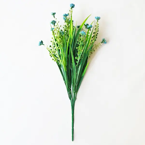 фото Искусственное растение нежно-голубой клевер 41x25 см пластик цвет зеленый без бренда