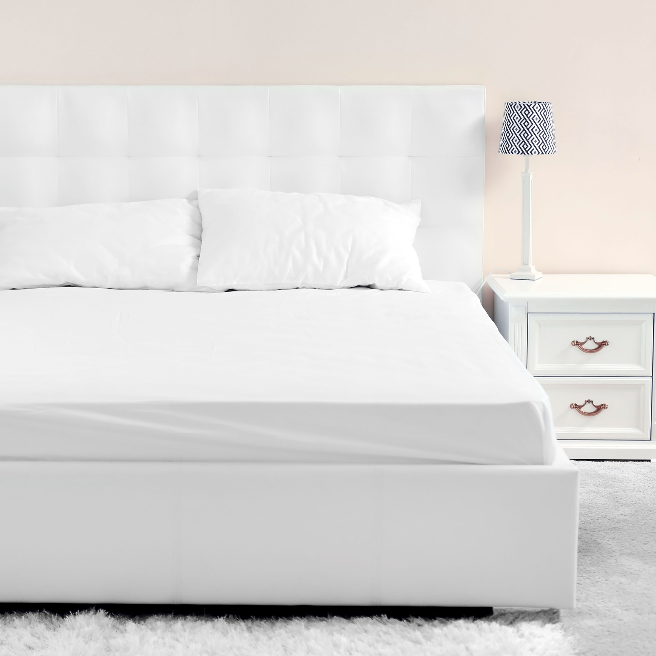 A white bed. Кровать Норд 160 белый. Кровать белого цвета. Кровать с белой постелью. Кровати в белых оттенках.