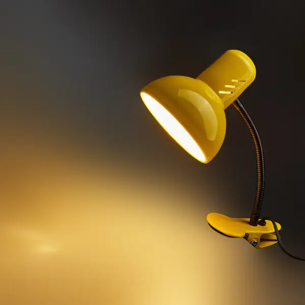 фото Рабочая лампа настольная семь огней эйр на прищепке 1 лампа е27 цвет жёлтый