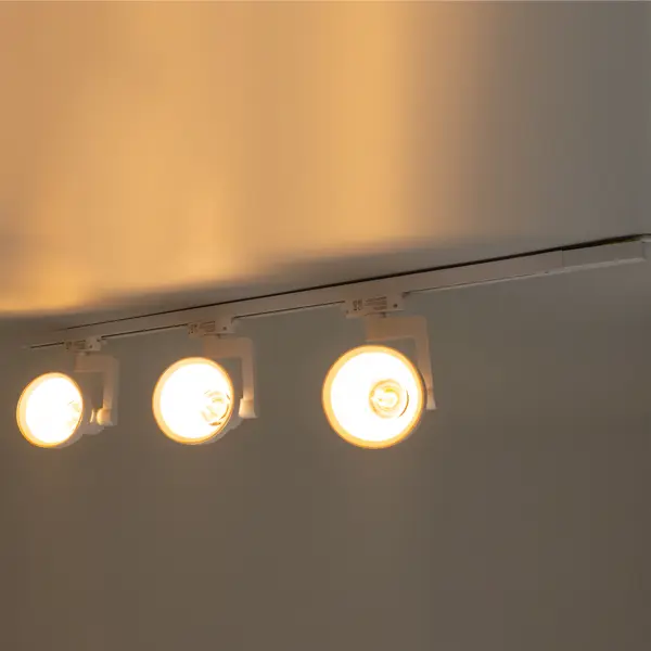 фото Трековая система освещения фотон однофазная накладна япярмая цвет белый 3 шт под лампу