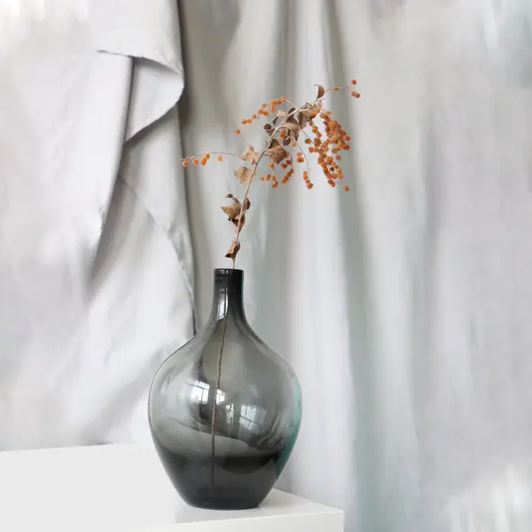 ваза декоративная 22 см полирезин серая кролик в венке pure easter Ваза Susan стекло прозрачно-серая 20 см