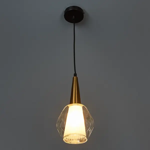 Светильник подвесной «Грант» 1 лампа цвет бело-золотистый лампа светодиодная филаментная feron e14 5w 2700k свеча на ветру прозрачная lb 59 25575