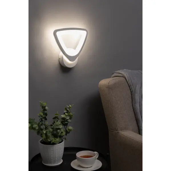 Настенный светильник светодиодный Escada 10218/1LED, регулируемый белый свет, цвет белый настенный светильник уличный светодиодное rulkub 6 вт ip54 серый металлик